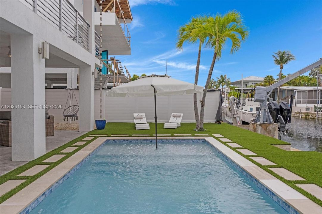 For Sale: $1,800,000 (3 beds, 2 baths, 1250 Square Feet)