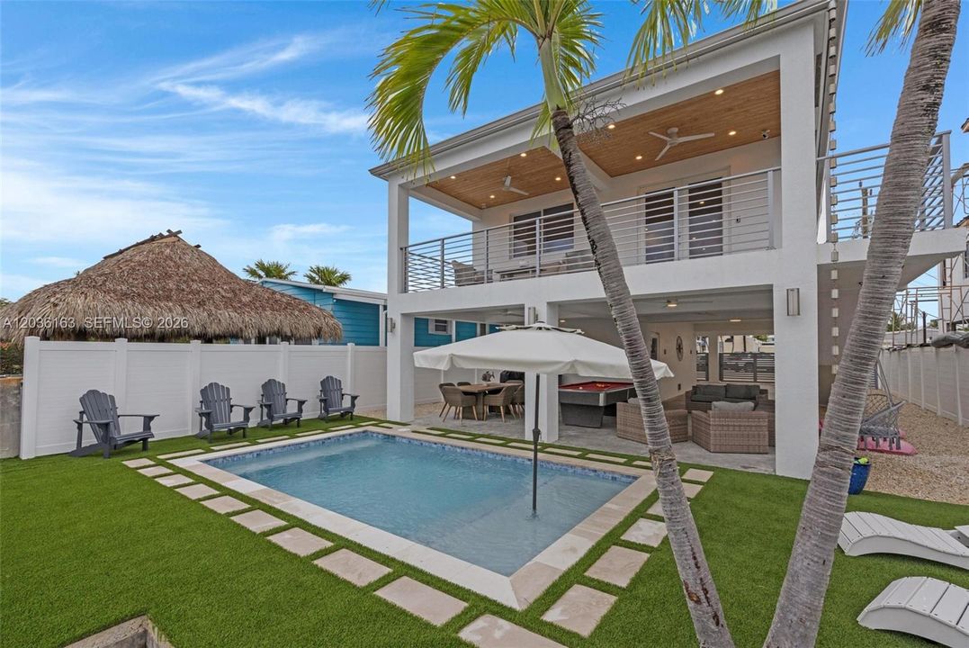 For Sale: $1,800,000 (3 beds, 2 baths, 1250 Square Feet)