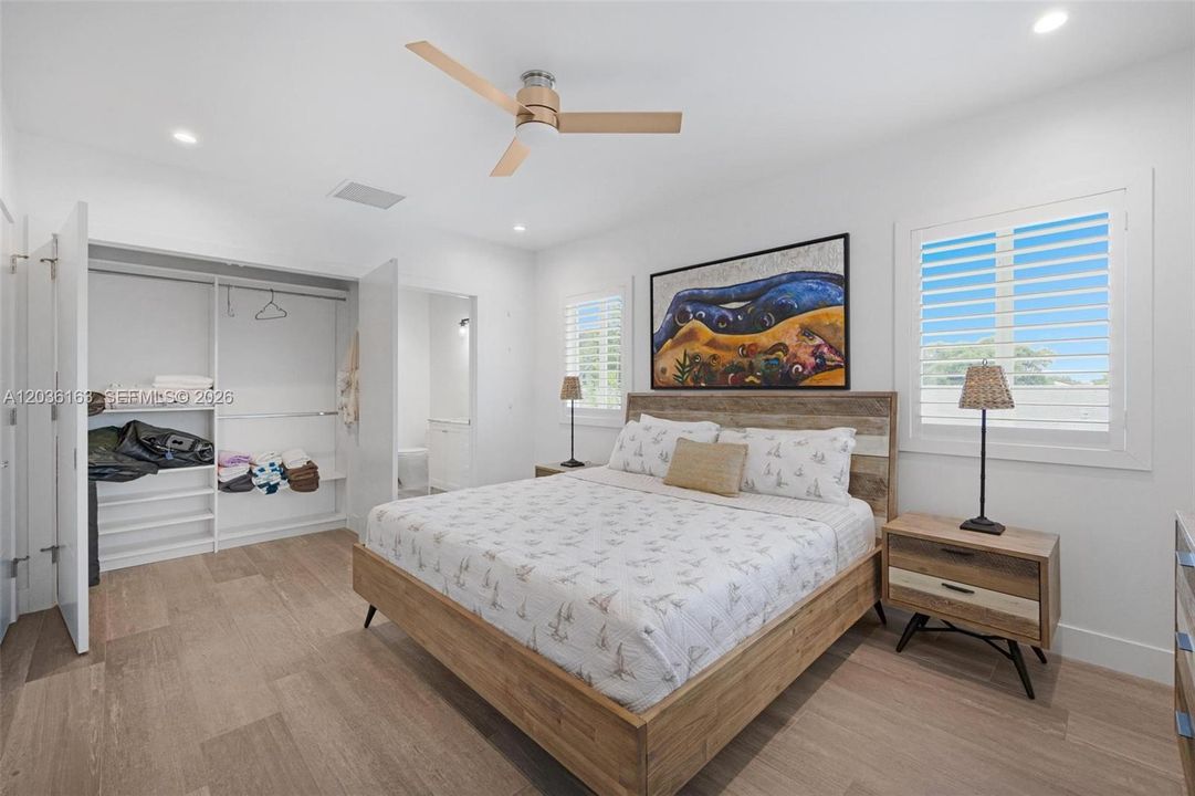 For Sale: $1,800,000 (3 beds, 2 baths, 1250 Square Feet)