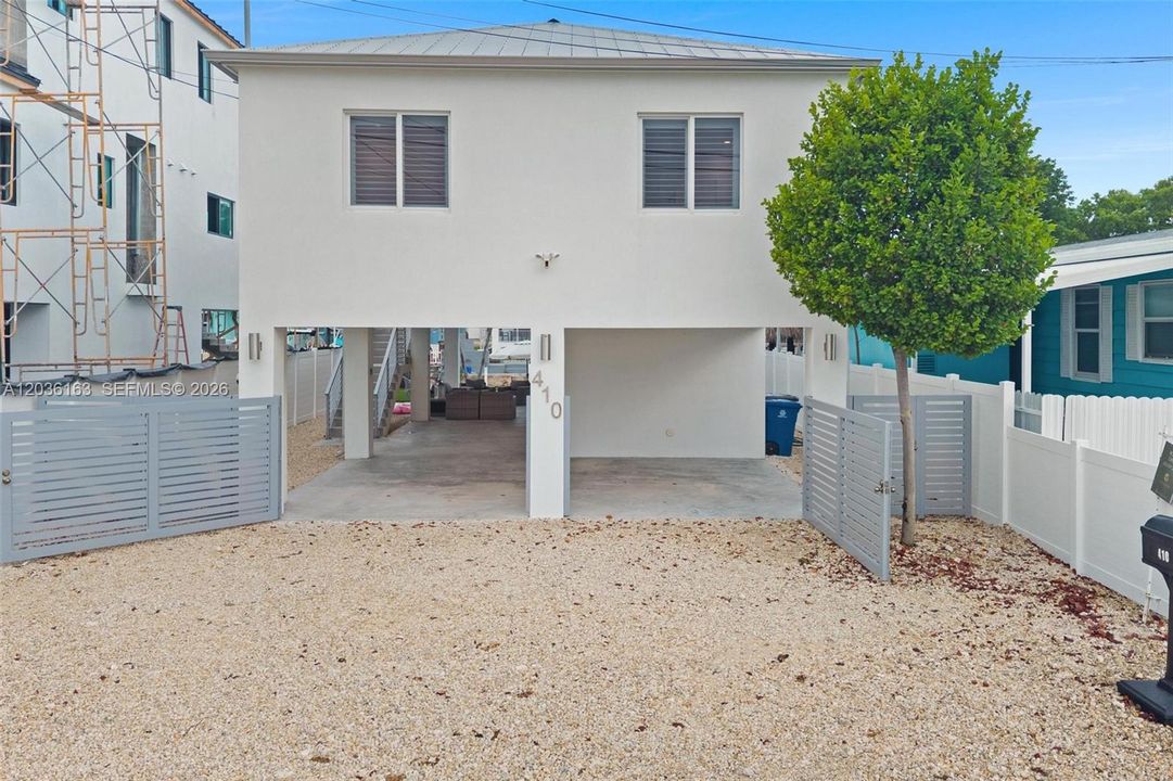 For Sale: $1,800,000 (3 beds, 2 baths, 1250 Square Feet)