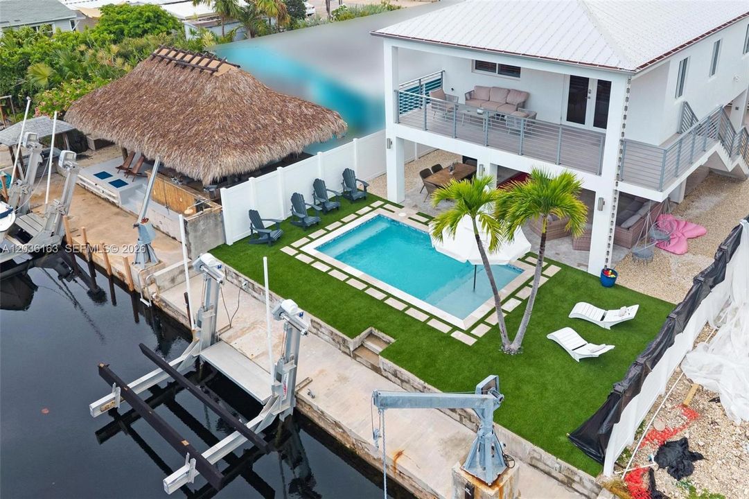 For Sale: $1,800,000 (3 beds, 2 baths, 1250 Square Feet)