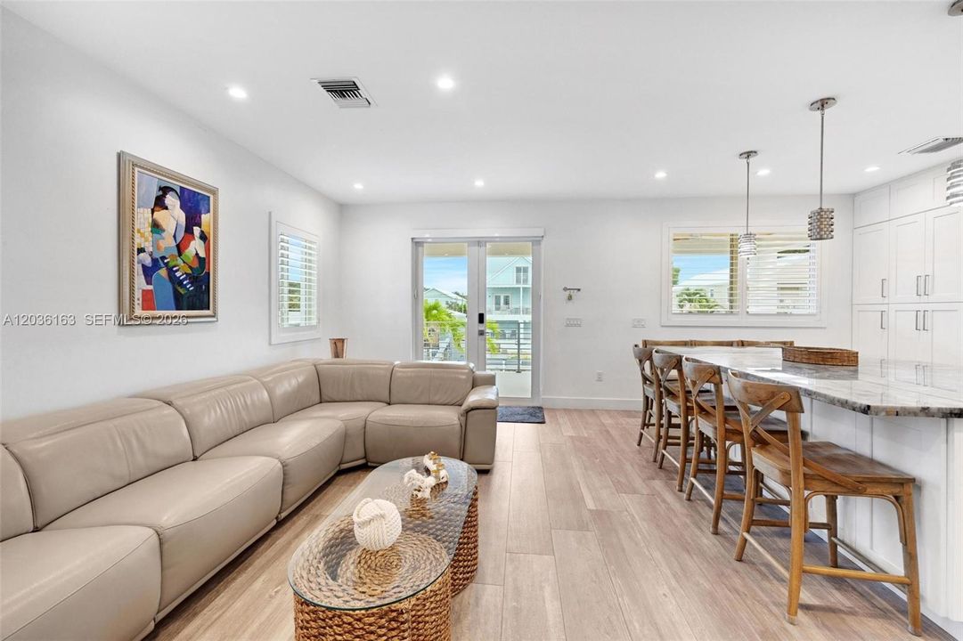 For Sale: $1,800,000 (3 beds, 2 baths, 1250 Square Feet)