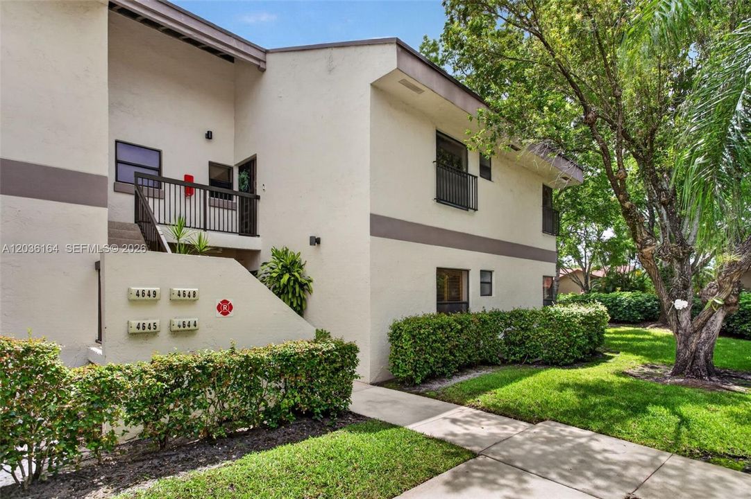 For Sale: $325,000 (3 beds, 2 baths, 1120 Square Feet)