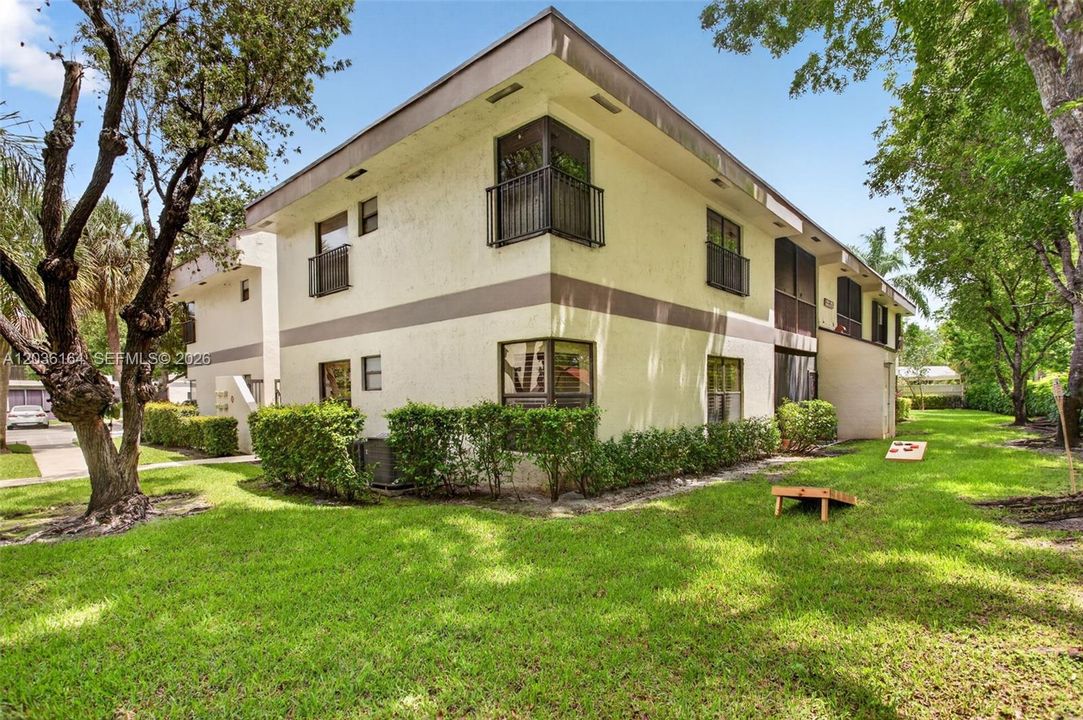 For Sale: $325,000 (3 beds, 2 baths, 1120 Square Feet)