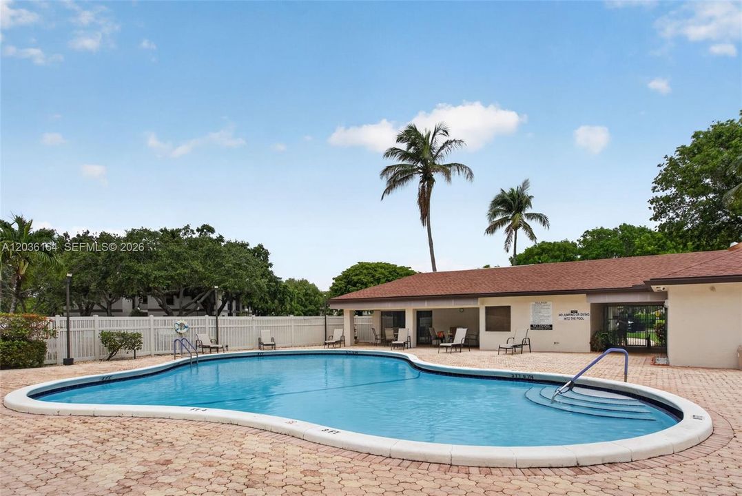For Sale: $325,000 (3 beds, 2 baths, 1120 Square Feet)