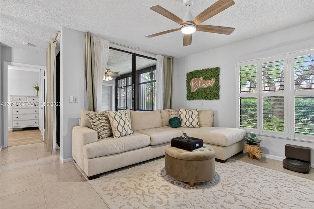 For Sale: $325,000 (3 beds, 2 baths, 1120 Square Feet)