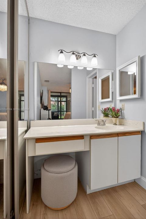 For Sale: $325,000 (3 beds, 2 baths, 1120 Square Feet)