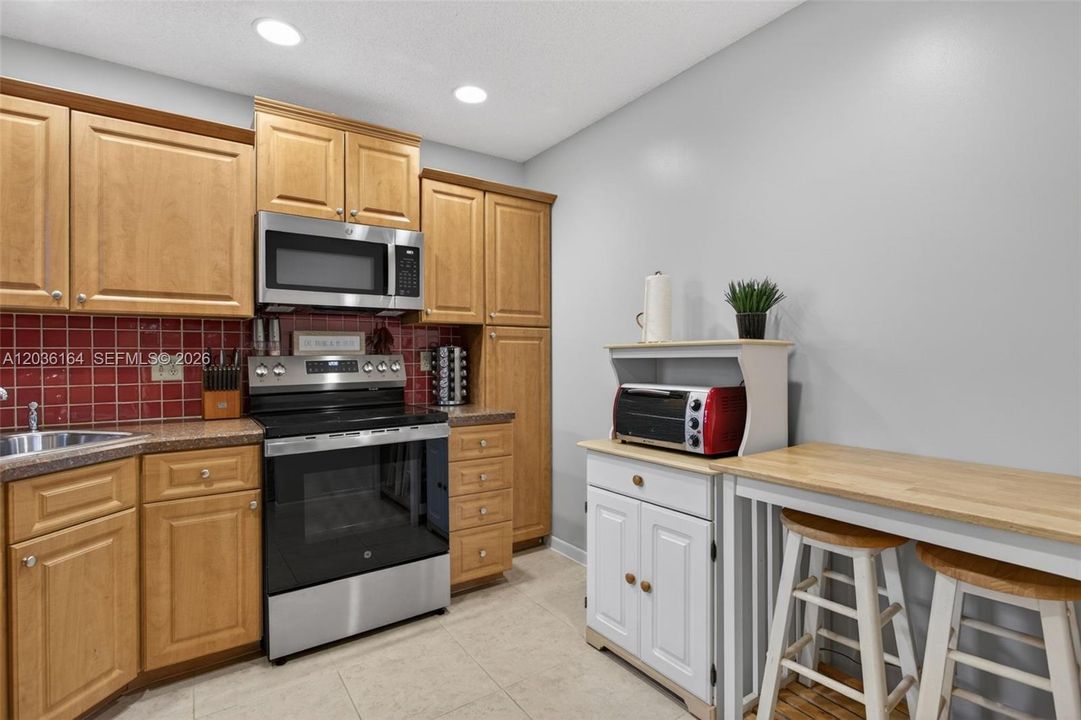 For Sale: $325,000 (3 beds, 2 baths, 1120 Square Feet)
