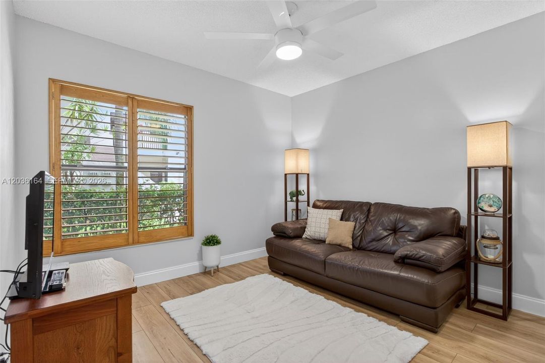 For Sale: $325,000 (3 beds, 2 baths, 1120 Square Feet)