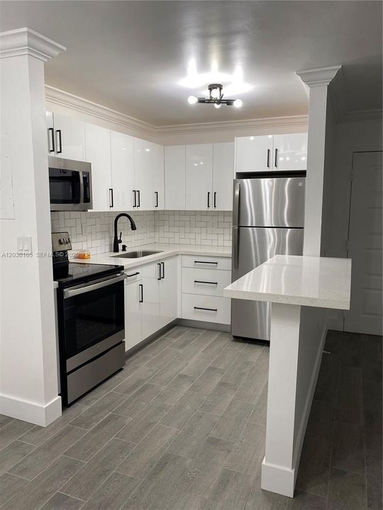 For Rent: $2,300 (2 beds, 2 baths, 896 Square Feet)