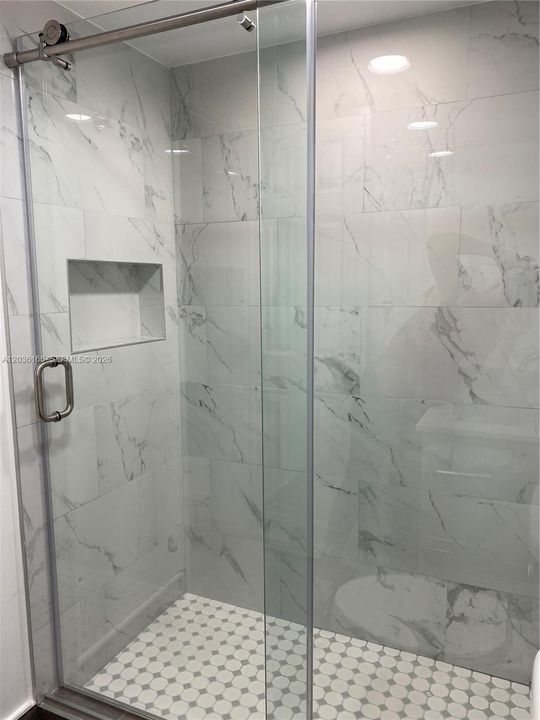 For Rent: $2,300 (2 beds, 2 baths, 896 Square Feet)
