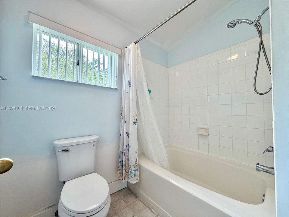 На продажу: $406,000 (2 спален, 2 ванн, 1361 Квадратных фут)