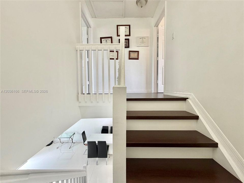 На продажу: $406,000 (2 спален, 2 ванн, 1361 Квадратных фут)