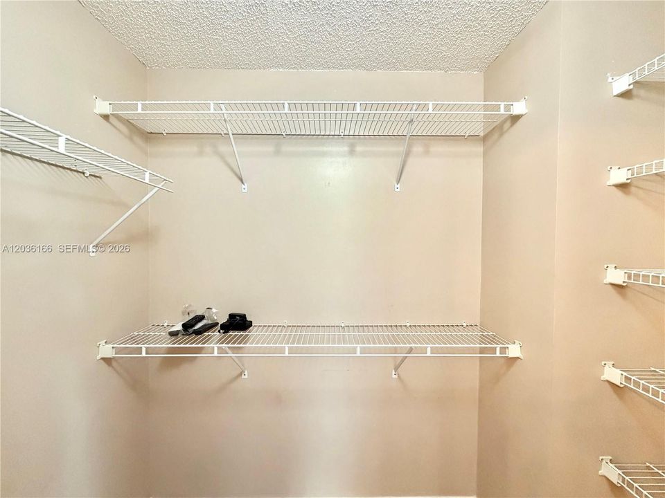 На продажу: $406,000 (2 спален, 2 ванн, 1361 Квадратных фут)