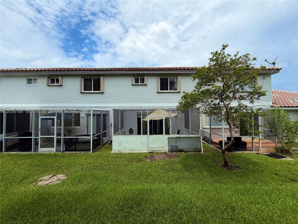 На продажу: $406,000 (2 спален, 2 ванн, 1361 Квадратных фут)