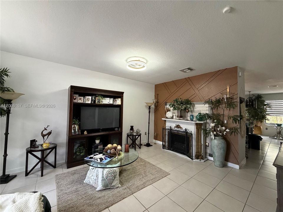 En Venta: $450,000 (3 camas, 2 baños, 1545 Pies cuadrados)
