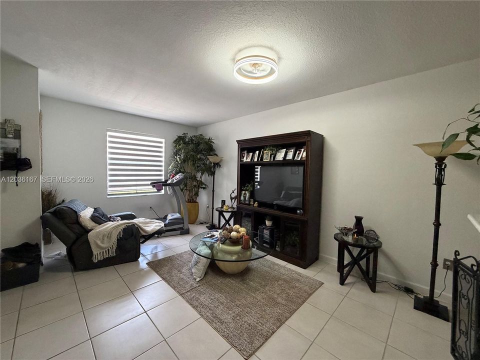 En Venta: $450,000 (3 camas, 2 baños, 1545 Pies cuadrados)