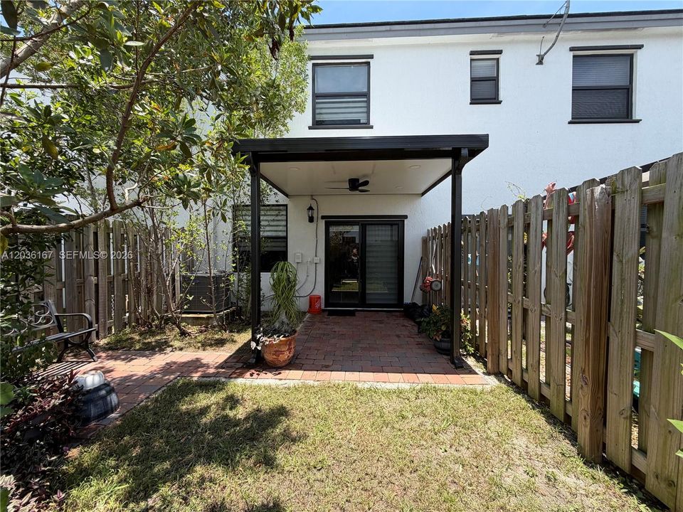 En Venta: $450,000 (3 camas, 2 baños, 1545 Pies cuadrados)