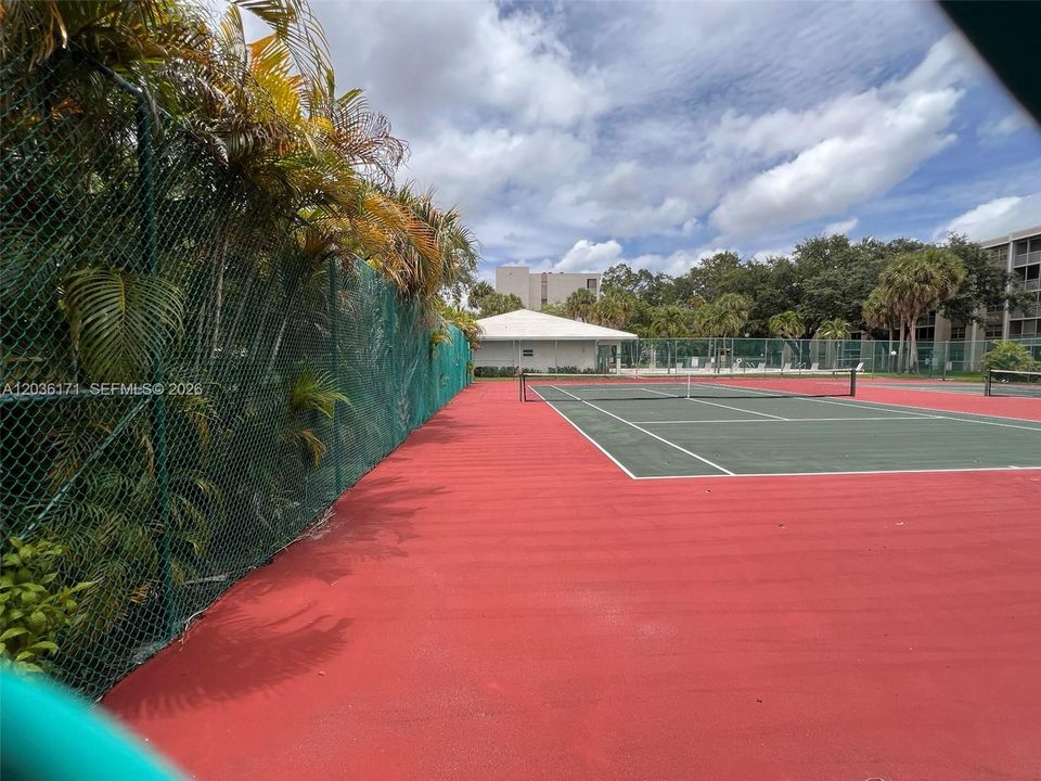 For Sale: $135,000 (1 beds, 1 baths, 1000 Square Feet)