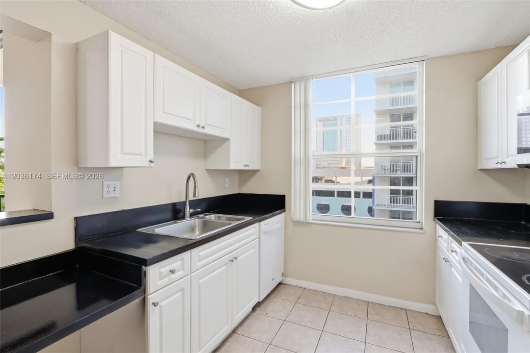 For Rent: $3,050 (3 beds, 2 baths, 1447 Square Feet)