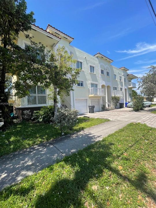 For Sale: $639,000 (3 beds, 2 baths, 2150 Square Feet)