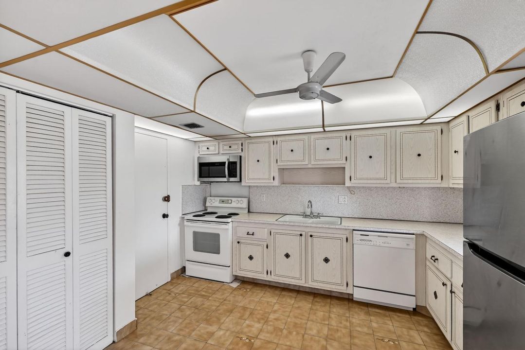 400 Diplomat Parkway-large-020-021-0010