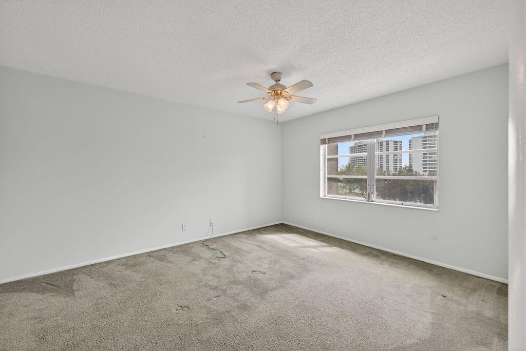 400 Diplomat Parkway-large-024-025-0014