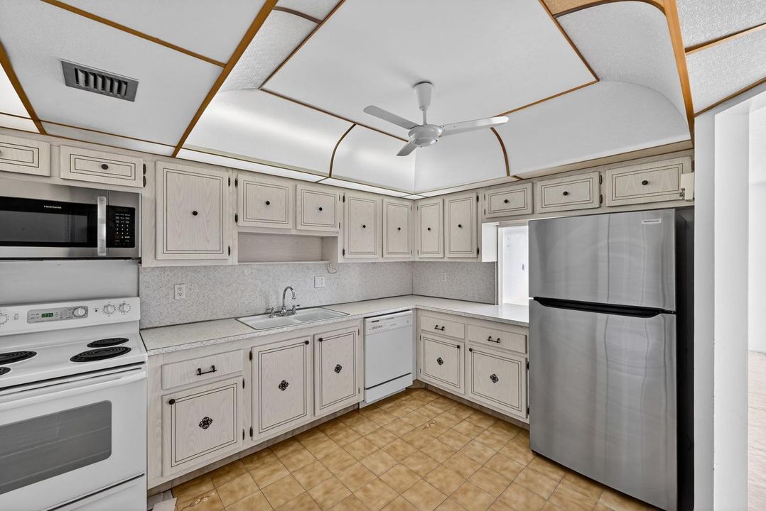 400 Diplomat Parkway-large-021-020-0011