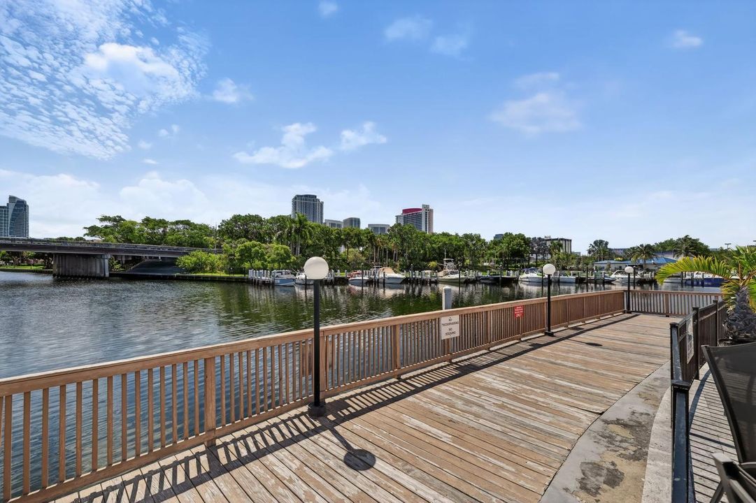 400 Diplomat Parkway-large-008-008-0008-