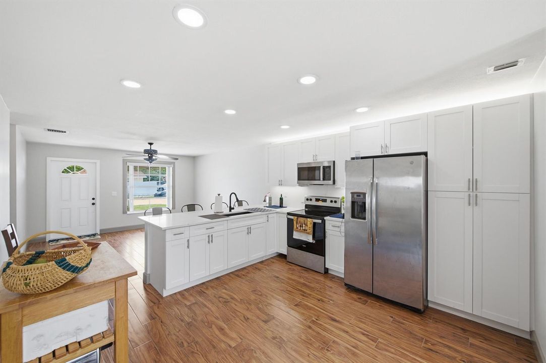 Stainless Appliances & Recessed Lighting