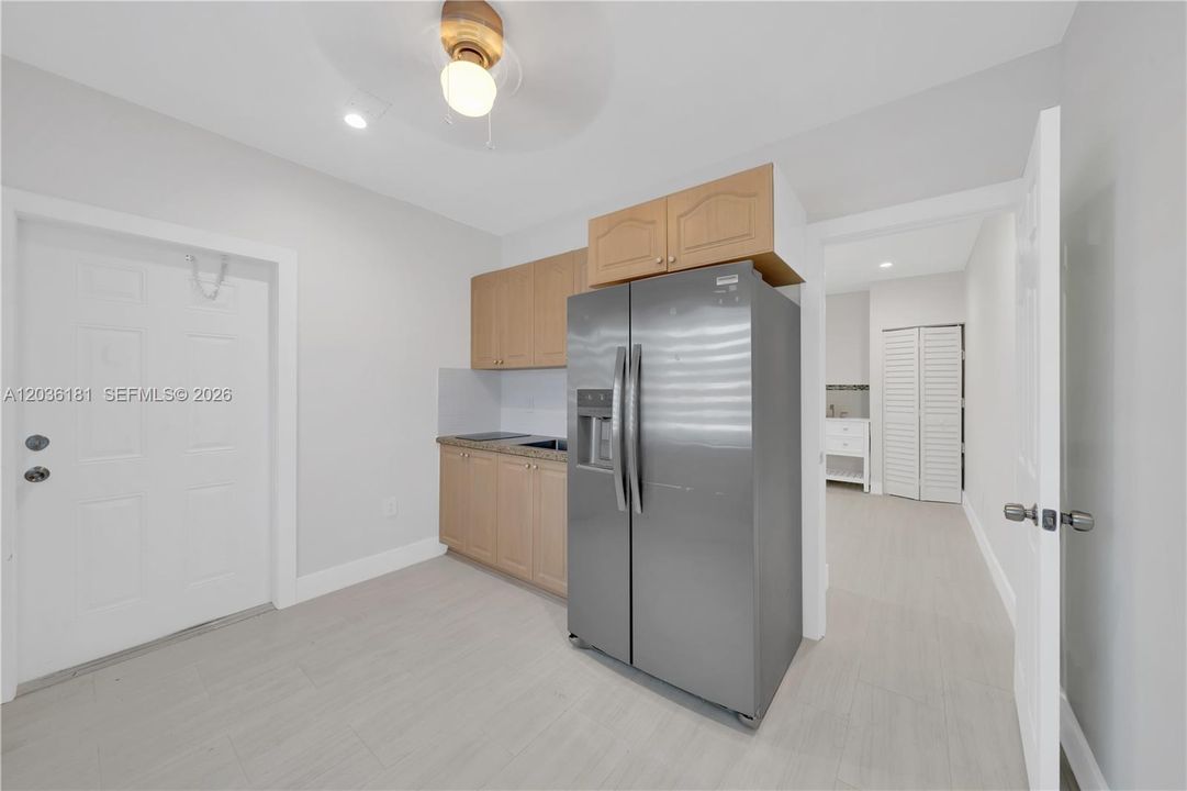 В аренду: $1,400 (2 спален, 1 ванн, 1672 Квадратных фут)