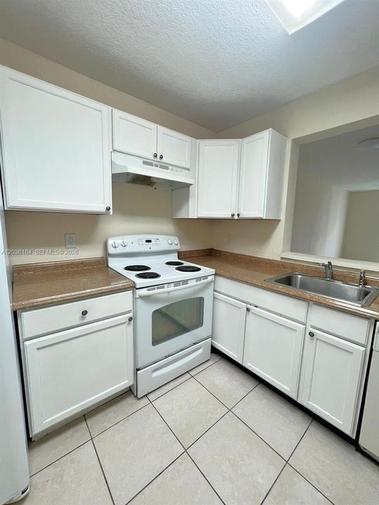 En Venta: $210,000 (2 camas, 2 baños, 832 Pies cuadrados)