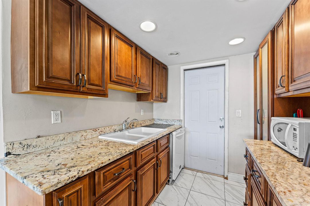 008-1045Southeast15thStreet-FortLauderda