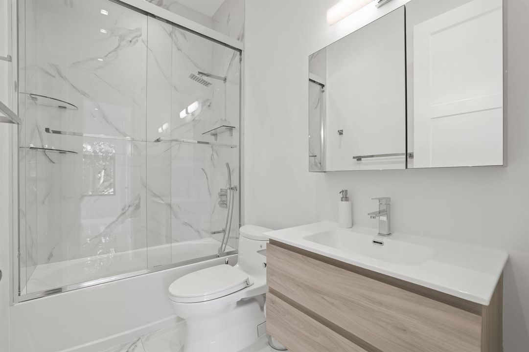 2620 Southeast 6th St - 42.jpg-FULL