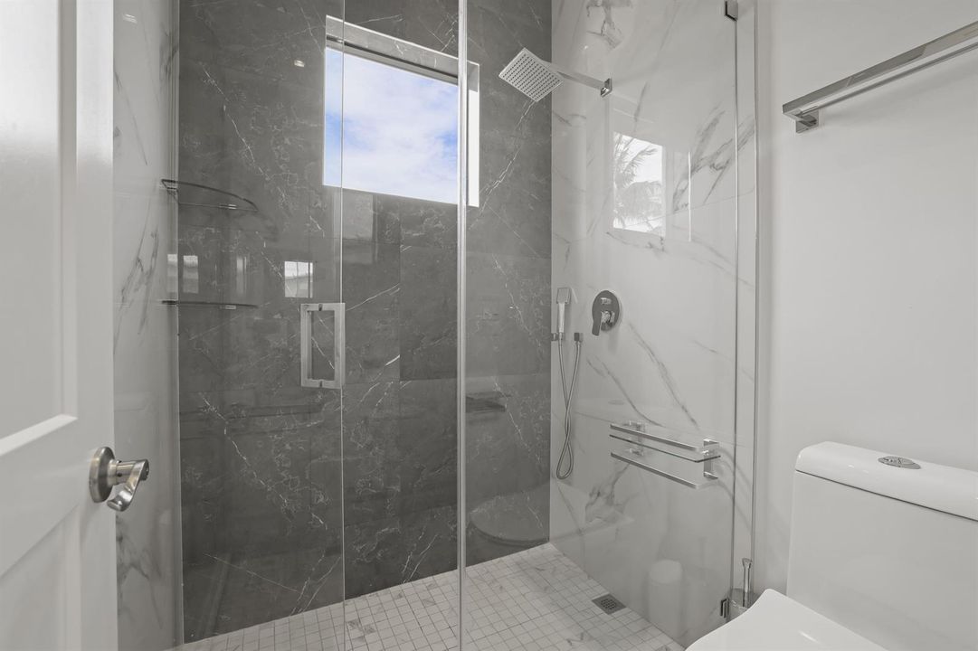 2620 Southeast 6th St - 45.jpg-FULL