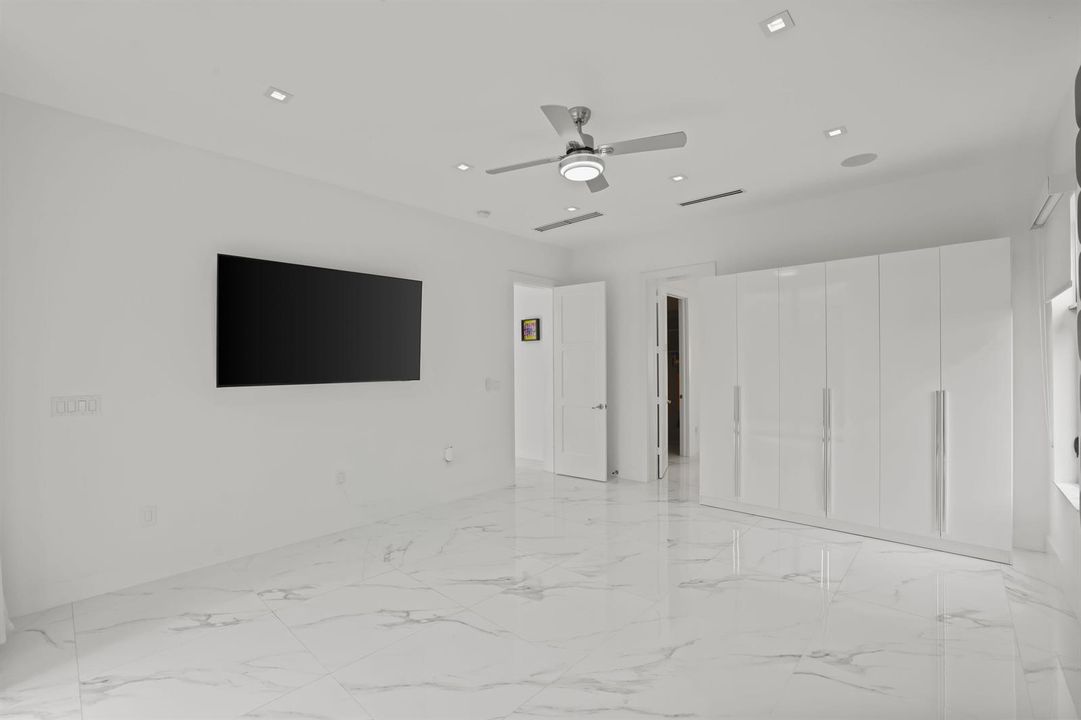 2620 Southeast 6th St - 51.jpg-FULL