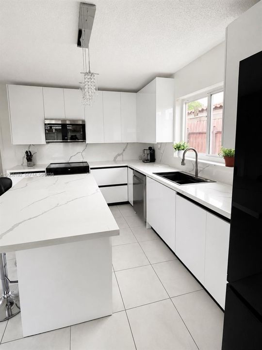 En Venta: $649,900 (3 camas, 2 baños, 1890 Pies cuadrados)
