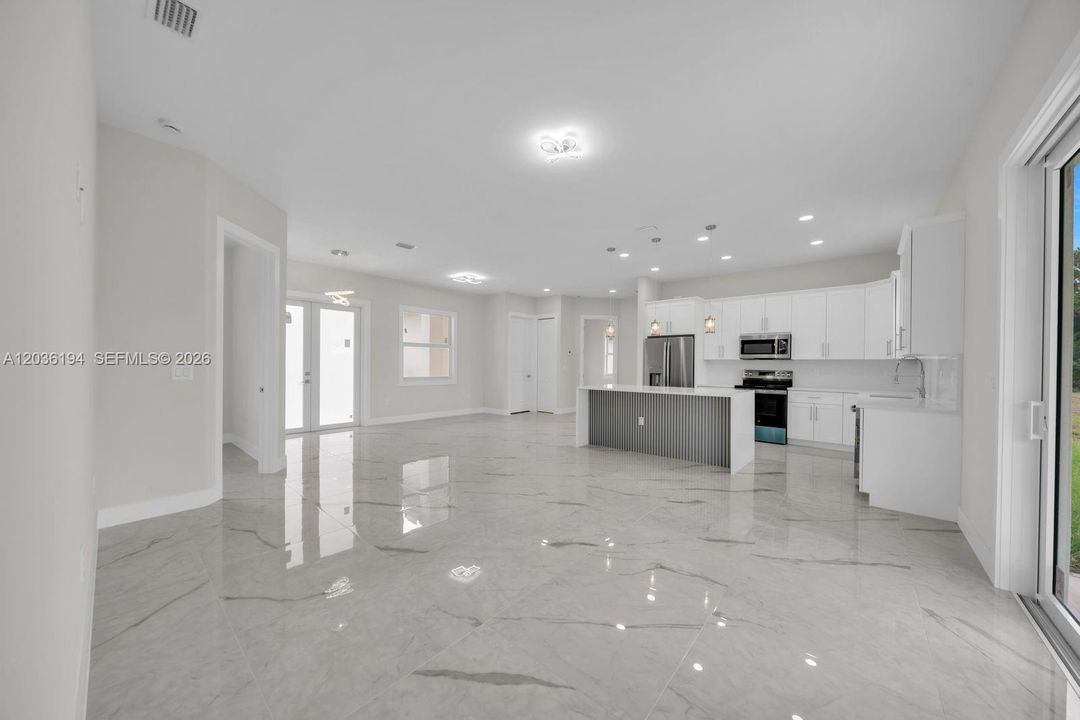 For Sale: $345,000 (3 beds, 2 baths, 1493 Square Feet)