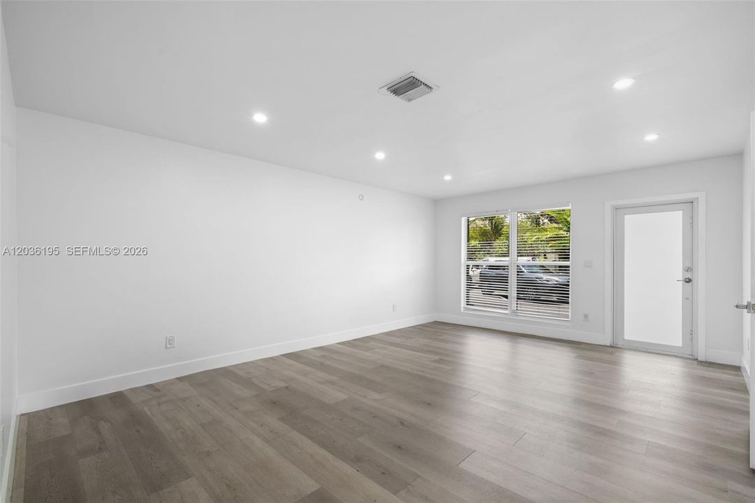 В аренду: $2,950 (2 спален, 2 ванн, 1250 Квадратных фут)