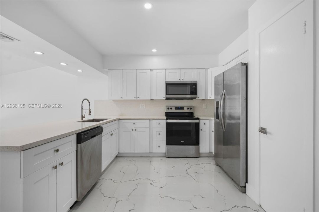 В аренду: $2,950 (2 спален, 2 ванн, 1250 Квадратных фут)