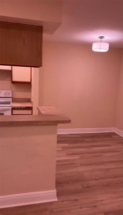 For Sale: $245,000 (2 beds, 1 baths, 903 Square Feet)