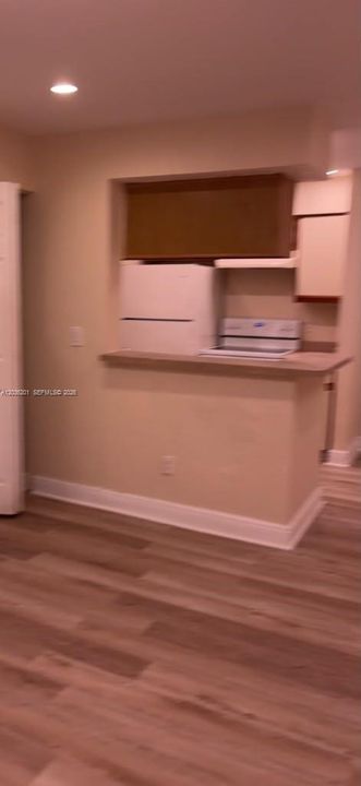 For Sale: $245,000 (2 beds, 1 baths, 903 Square Feet)
