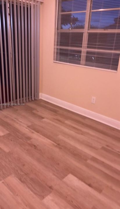 For Sale: $245,000 (2 beds, 1 baths, 903 Square Feet)