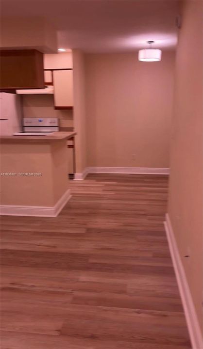 For Sale: $245,000 (2 beds, 1 baths, 903 Square Feet)