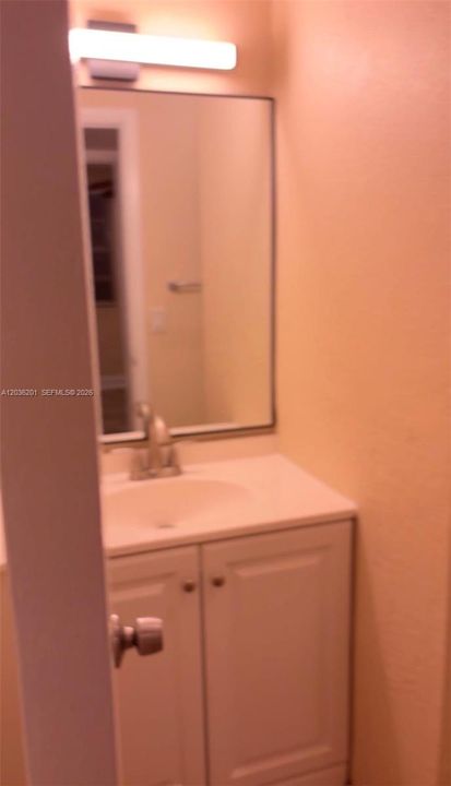 For Sale: $245,000 (2 beds, 1 baths, 903 Square Feet)