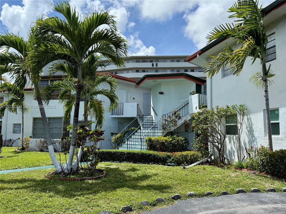 For Sale: $178,000 (1 beds, 1 baths, 660 Square Feet)