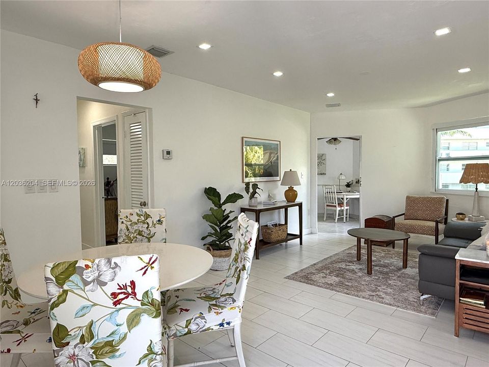 For Sale: $178,000 (1 beds, 1 baths, 660 Square Feet)