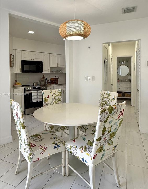For Sale: $178,000 (1 beds, 1 baths, 660 Square Feet)