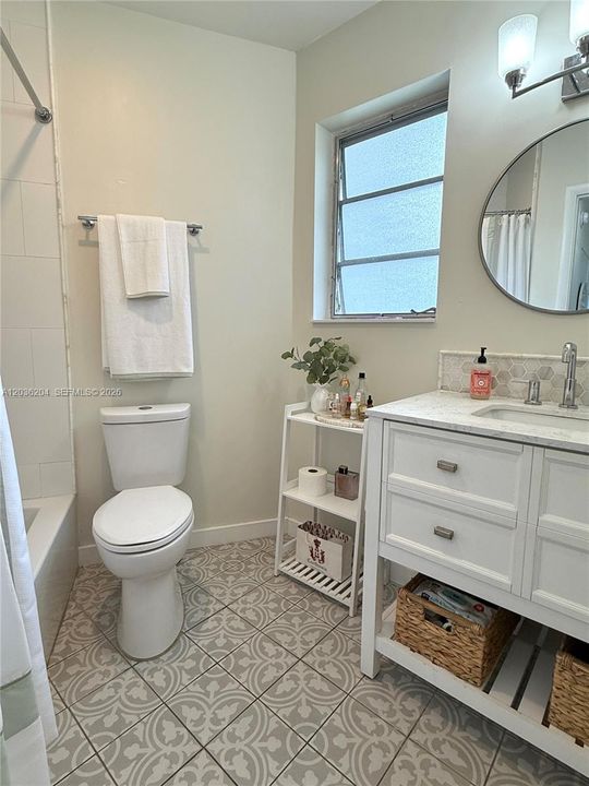 For Sale: $178,000 (1 beds, 1 baths, 660 Square Feet)