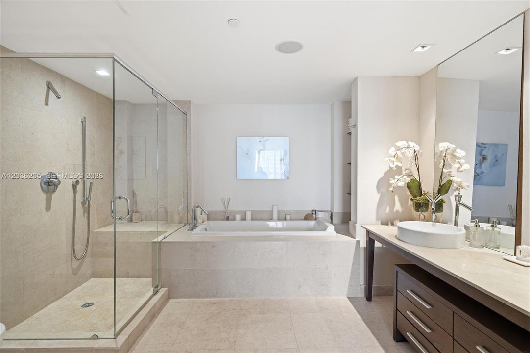 For Sale: $1,750,000 (3 beds, 2 baths, 1825 Square Feet)